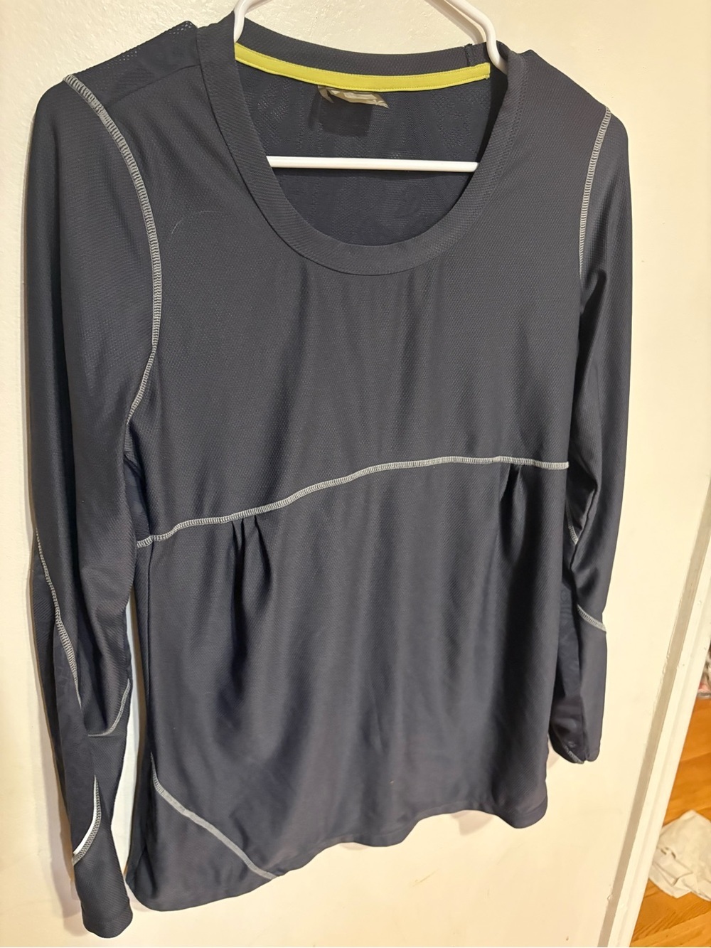 Athleta athletic Long-Sleeve Performance Tee in Dark Gray floral medium
